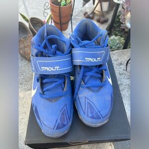 Used Trout baseball cleats Youth size 5